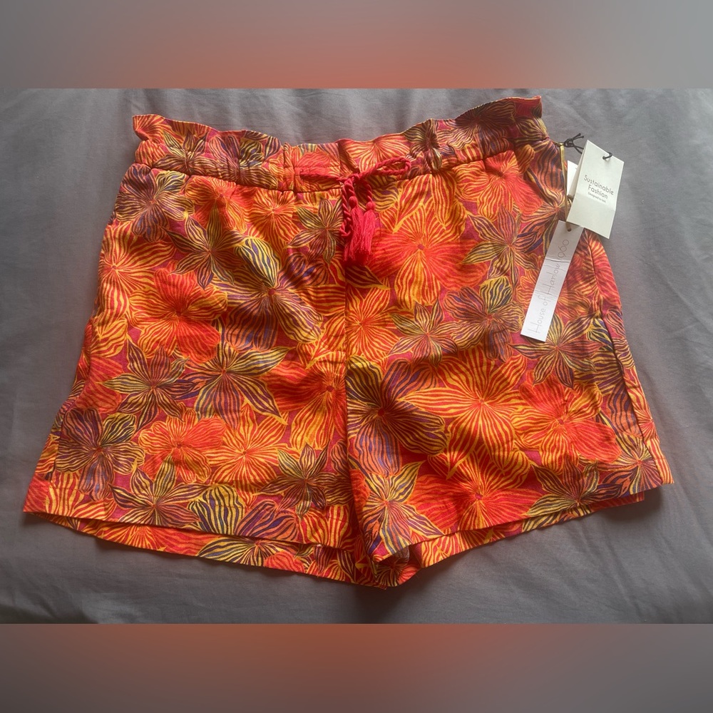 NWT WOMENS SIZE LARGE HOUSE OF HARLOW 1960 SHORTS LINEN FLORAL.